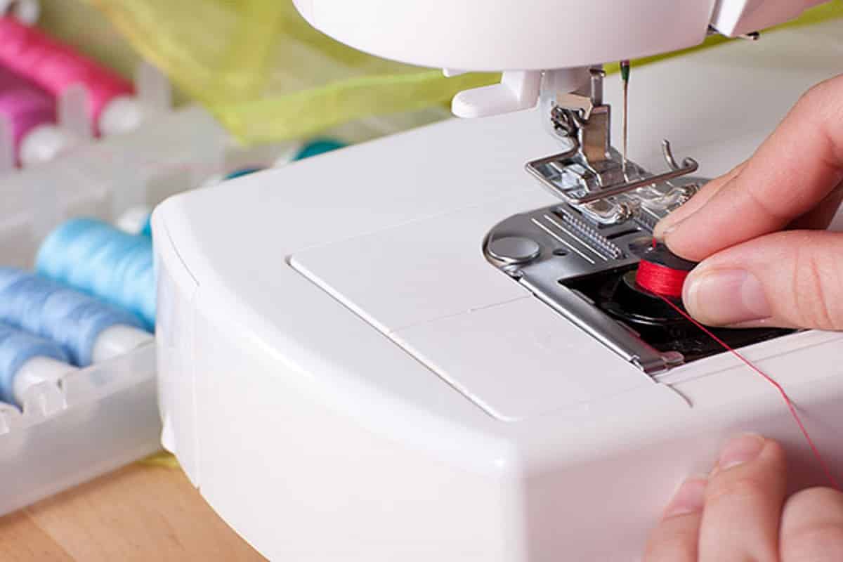 Sólo una puntadita: Cómo cambiar el pie prensatelas de la máquina de  coser