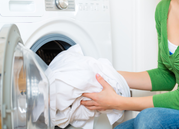 Lavar ropa blanca, todos los trucos y consejos para eliminar manchas -  Euronics