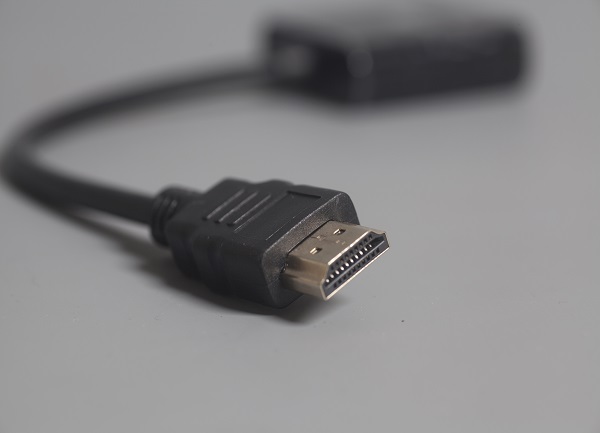 Cómo conectar un proyector VGA con un PC HDMI. Adaptador HDMI-VGA para  laptop o portátil 